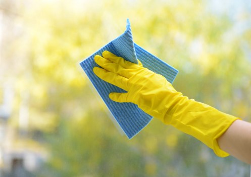 Professional window cleaning for a Canary Wharf high-rise building