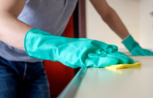 Move-in cleaning preparation for a high-rise apartment in Canary Wharf